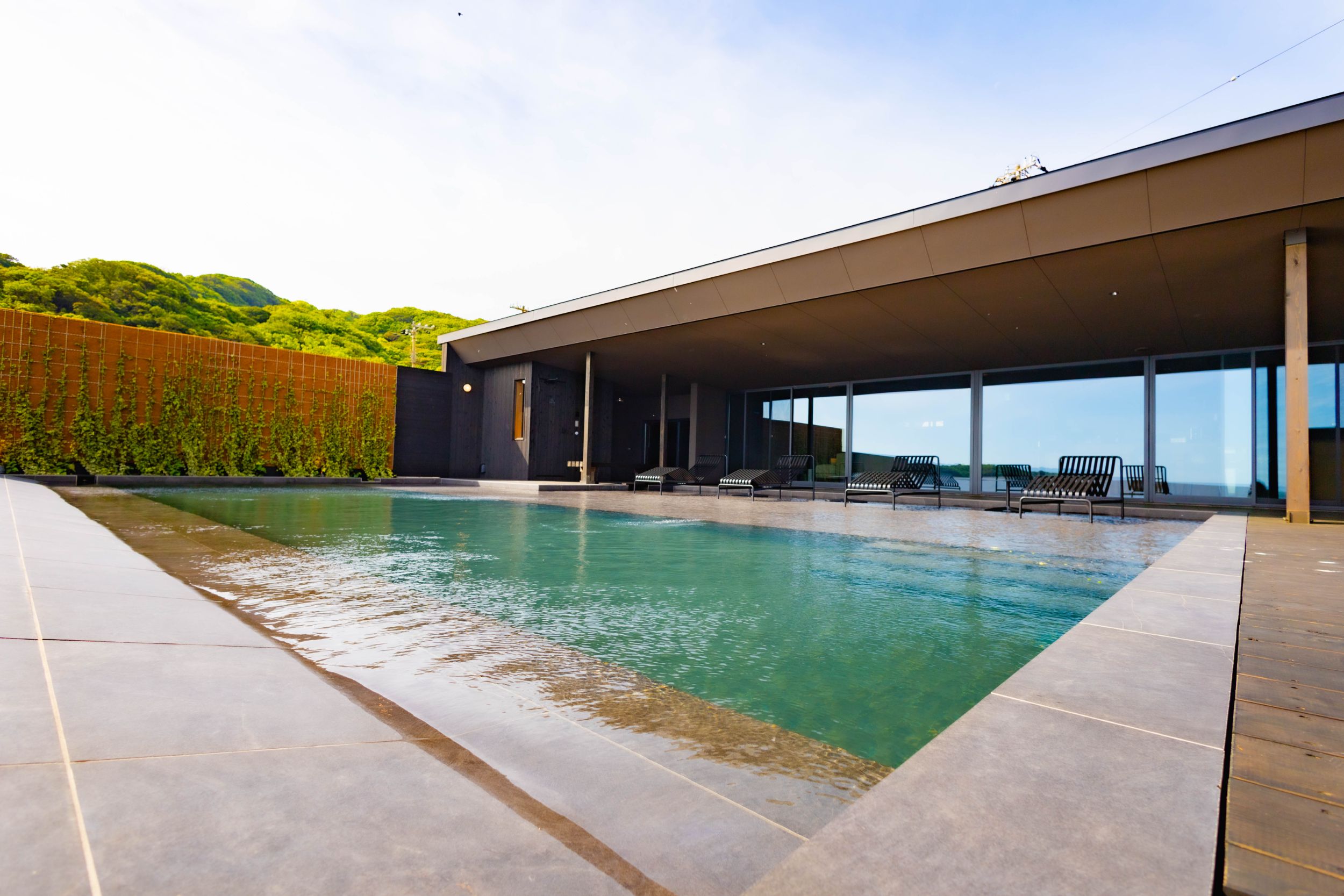 Friends stay at Awaji Mare