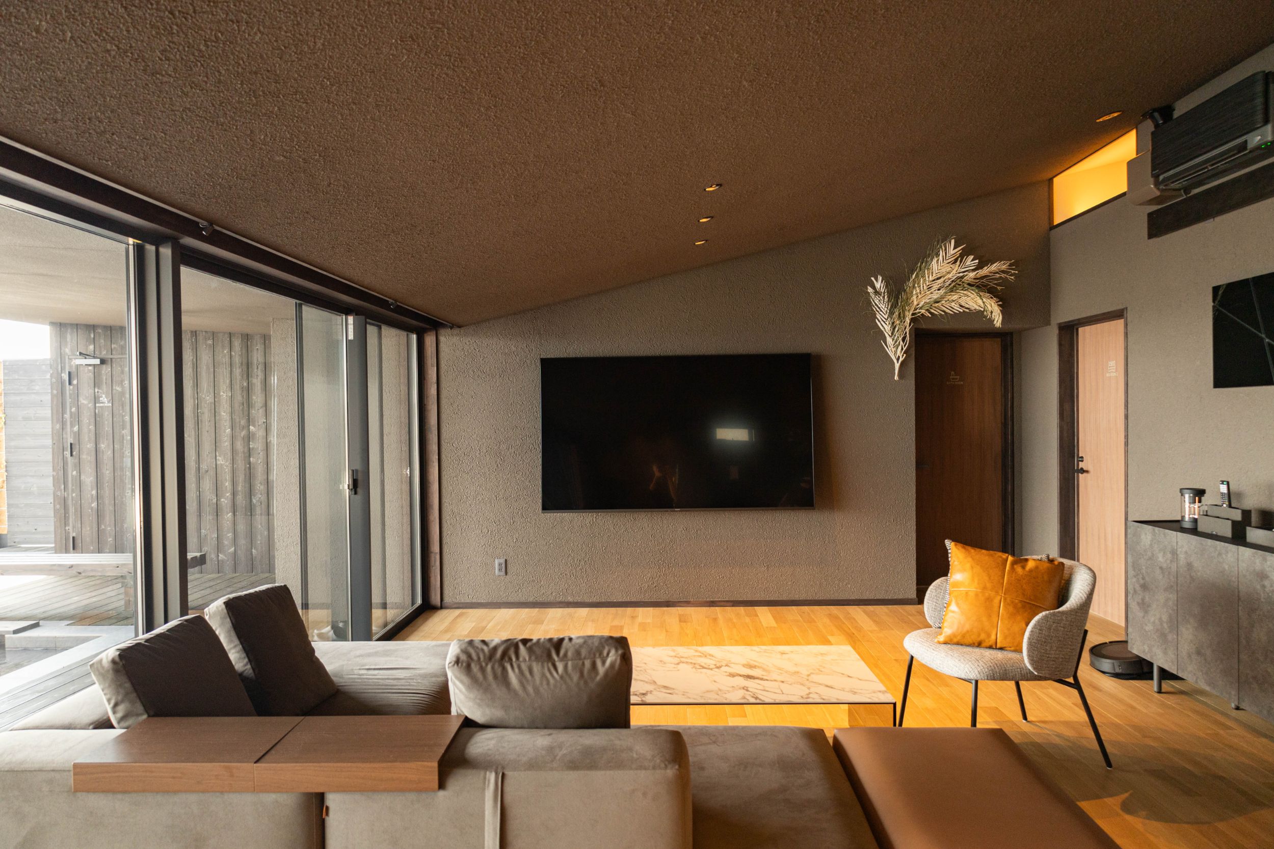 Awaji Mare interior