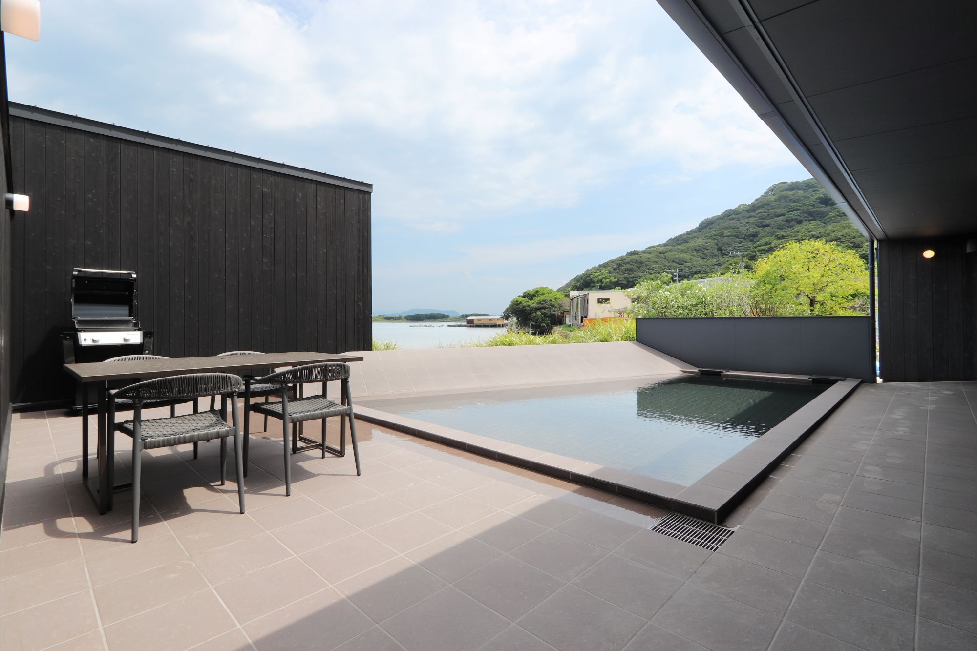 Friends stay at Awaji Mare